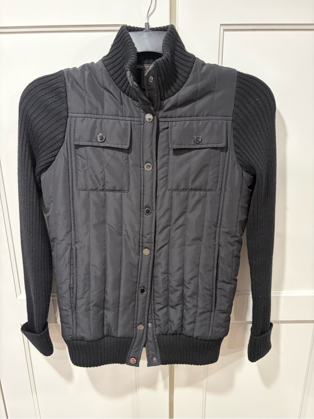 BCBGMaxAzria Black Quilted Women’s Front Knit-Sleeve Puffer Jacket